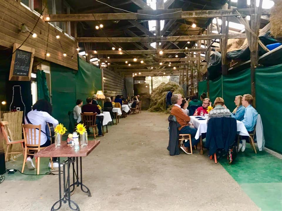 trouwen in persingen bij authentieke buitenlocatie