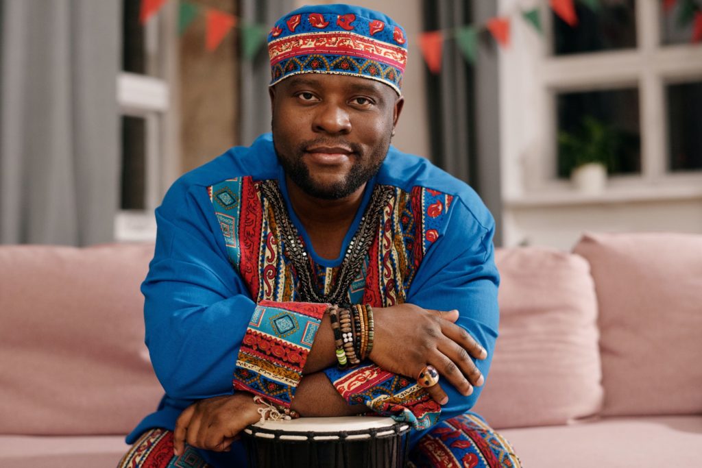 djembe speler als origineel entertainment op je bruiloft